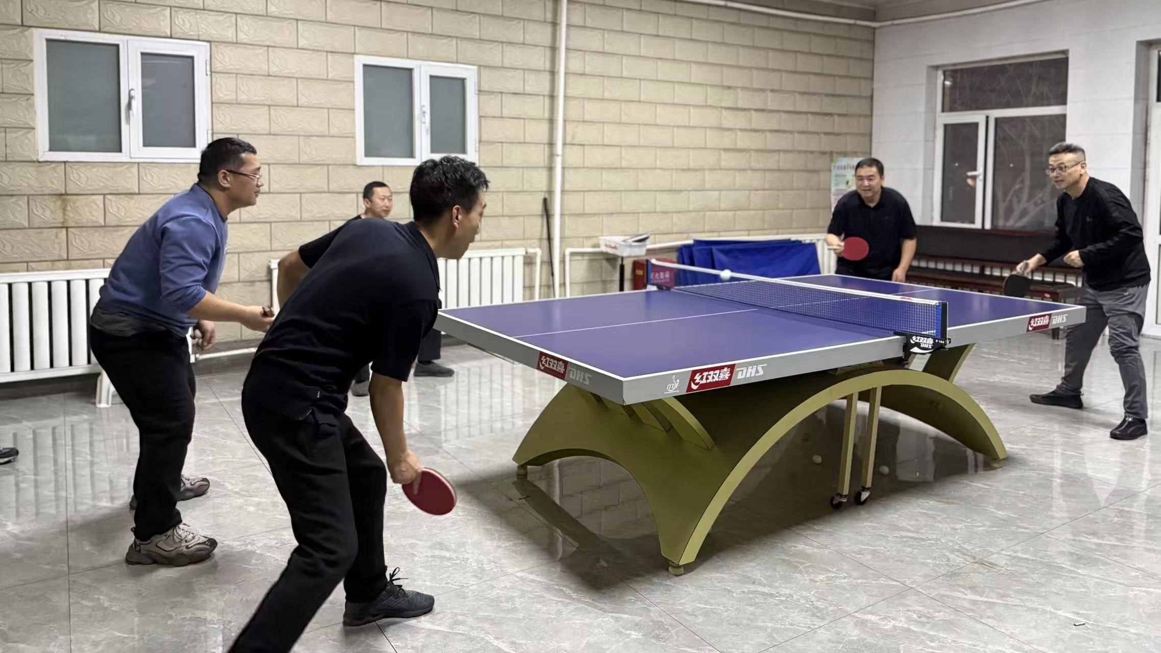 庚泰煤炭 2026年元旦职工文娱活动圆满落幕(图1) 元旦活动乒乓球.jpg